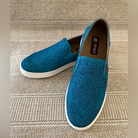 Olukai Women. Size: 7.5 Color: Teal - Picture 3 of 12
